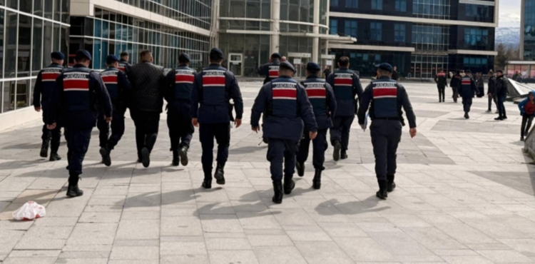 Bayram�n ilk g�n� e�ini tabancayla �ld�ren ��pheli tutukland�