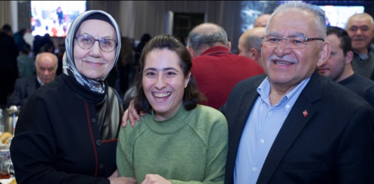 BA�KAN B�Y�KKILI�, �FTARINDAN BAYRAMINA RAMAZAN CO�KUSUNU KAYSER�L�LERLE B�RL�KTE YA�ADI