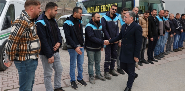 HACILAR BELED�YES� PERSONEL�, MESA� BA�LANGICINDA BAYRAMLA�TI