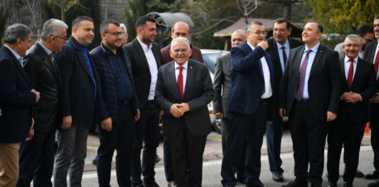 PERSONEL�YLE BAYRAMLA�AN BA�KAN B�Y�KKILI�: �KAYSER� B�Y�K�EH�R, B�R MARKA�