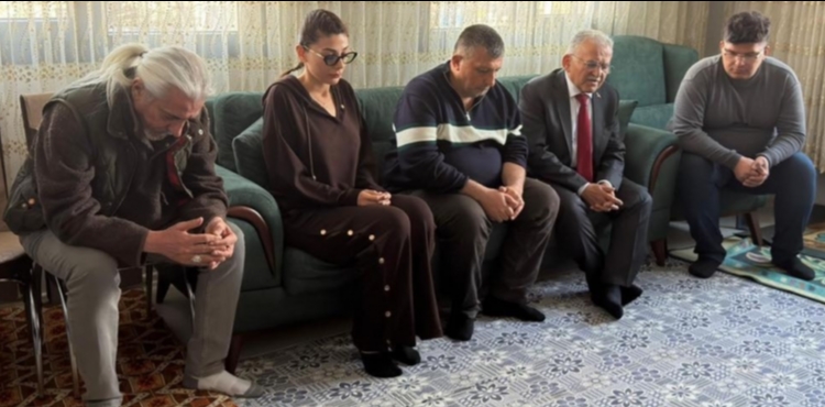 Ba�kan B�y�kk�l��tan kazada �len t�p ��rencisi Yaren�in ailesine taziye ziyareti