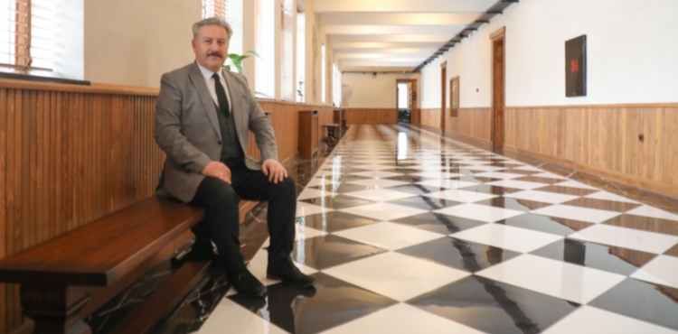 SANAT MEL�KGAZݒN�N AT�LYELER�NDE ���N�ZDEK� SANAT�IYI KE�FED�N