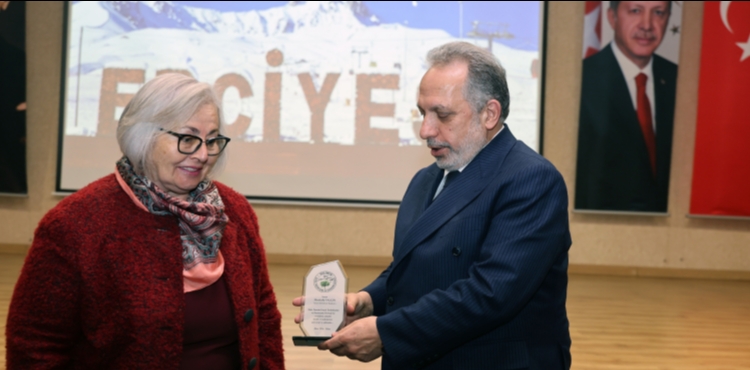 �LM�YE BERGMAN BELGESEL� TALAS�TA DUYGU DOLU ANLARA SAHNE OLDU