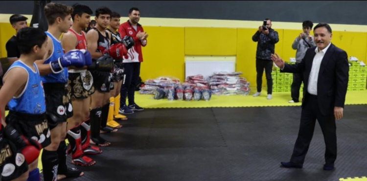 Vali �i�ek: �ehrin en k�ymetli hazinesi, gelece�ini emanet etti�i evlatlar�d�r