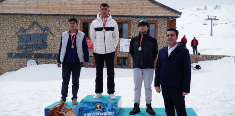 ERC�YES, GELENEKSEL KIZAK T�RK�YE �AMP�YONASI�NA EV SAH�PL��� YAPTI