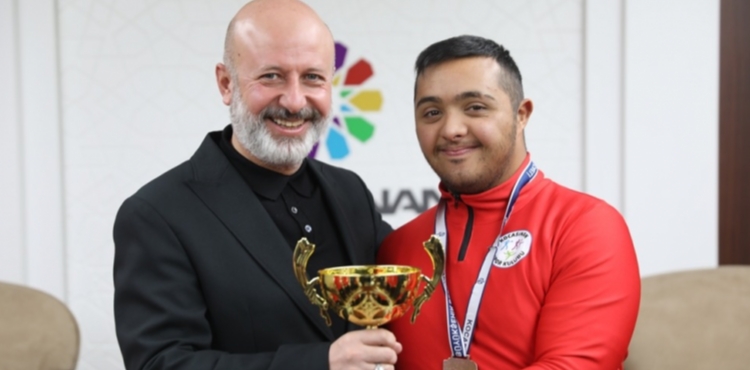 ��ZEL SPORCUMUZ SAMET, T�RK�YE�N�N GURURU OLDU�