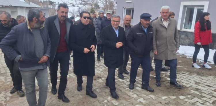 �nl� sanat�� Ali R�za Binbo�a�n�n vefat eden a�abeyi Kayseri�de topra�a verildi