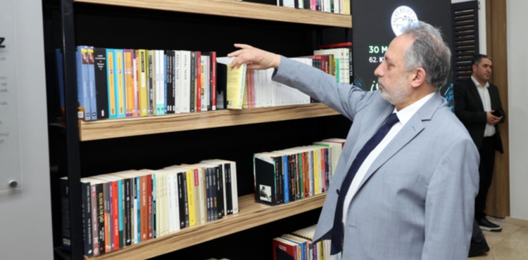 TALAS BELED�YES�NDEN PERSONELE ��Y�LE�T�REN K�T�PHANE� HED�YES�