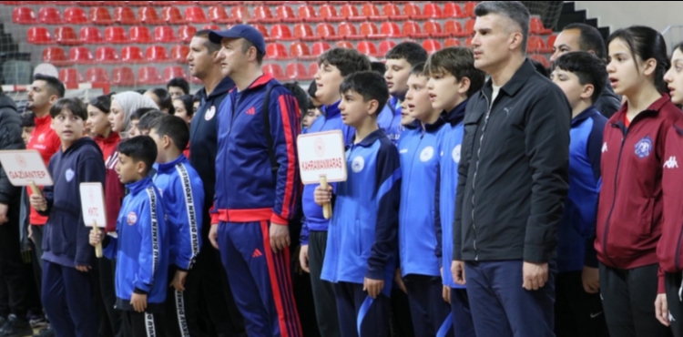 Okul Sporlar� Hentbol Yar� Final m�sabakalar� ba�lad�