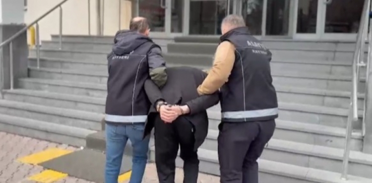 Kayseri'de 23 y�l hapisle aranan h�k�ml� yakaland�