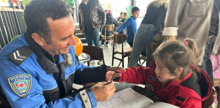 Otizm Fark�ndal�k G�n��nde anlaml� etkinlik