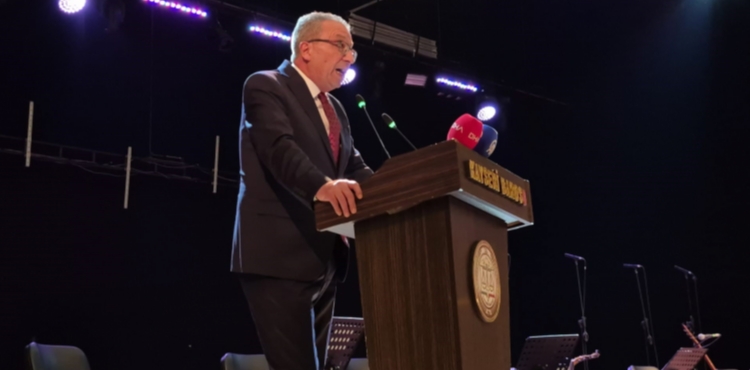 Kayseri�de avukatlar, kurduklar� koro ile g�nlerini kutlad�