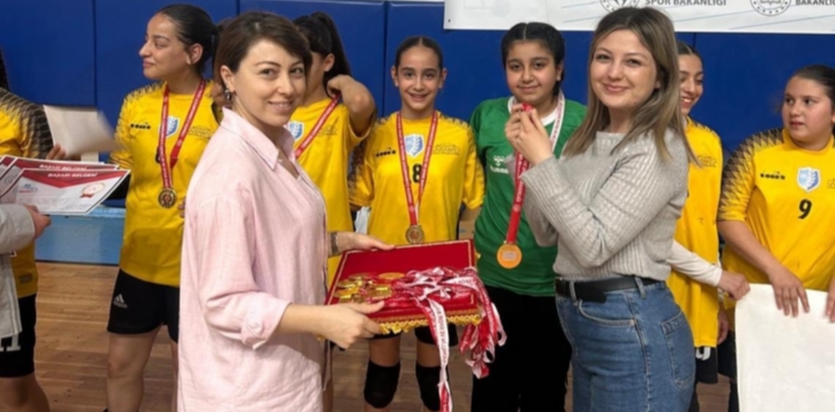 Okul Sporlar� Hentbol K���kler yar� final birincili�i m�sabakalar� tamamland�