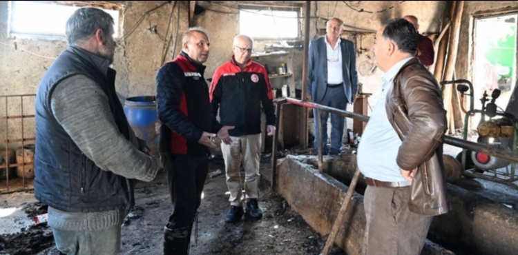 Tar�m �l M�d�r� Saklav�dan hayvanlar� yang�nda telef olan besiciye ziyaret