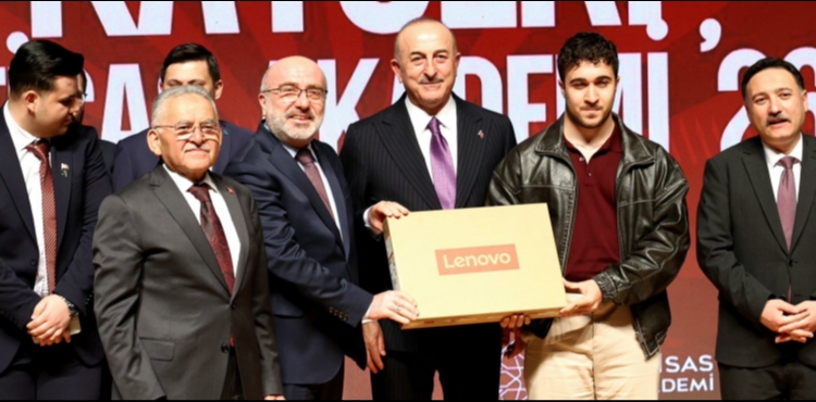 �nceki d�nem D��i�leri Bakan� Mevl�t �avu�o�lu, KAYܒde Konferans Verdi