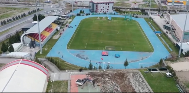 Kayseri�de kapal� tenis kortu yap�m�na ba�land�