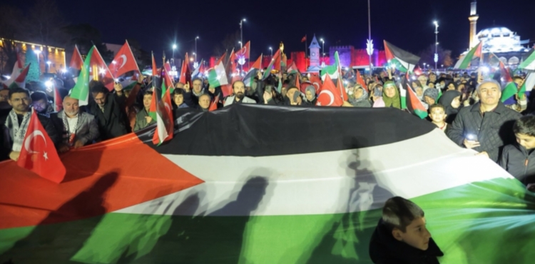 BA�KAN B�Y�KKILI�, F�L�ST�N Y�R�Y���NDE KAYSER�L�LERLE OMUZ OMUZA