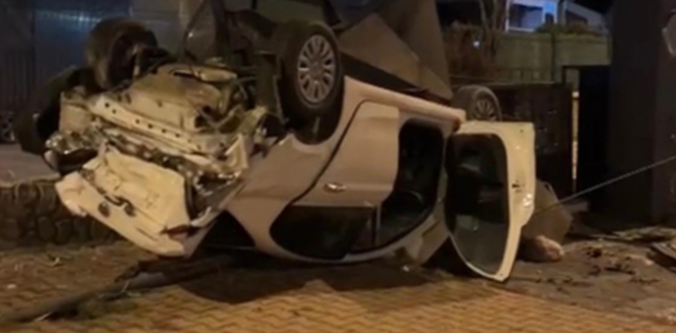 Otomobil beton blo�a �arpt�: 1 yaral�