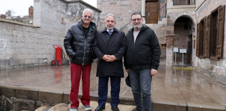 ZAFER ALG�Z�DEN SAHAFLAR �AR�ISI�NA TAM NOT