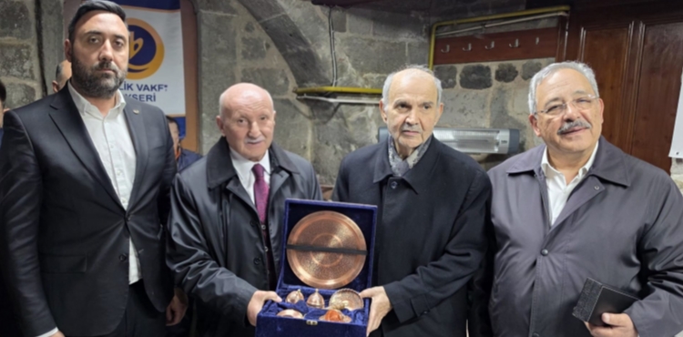 Birlik S�yle�ileri�nde �MTTB�den Birlik Vakf��na� yolculuk anlat�ld�