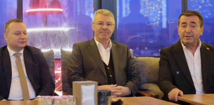 H�SEY�N AKAY GEN�LERLE BULU�TU