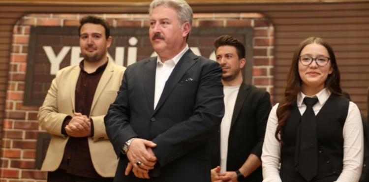 MEKTEP MEL�KGAZ� ��RENC�LER�N�N HAZIRLADI�I T�YATRO OYUNU B�Y�K ALKI� TOPLADI