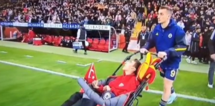 Serebral Palsi hastas� Yavuz'un hayali Fenerbah�e ma��nda ger�ek oldu