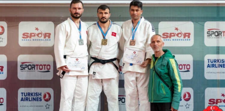 Kayserili judocular Ankara�dan madalyalarla d�nd�
