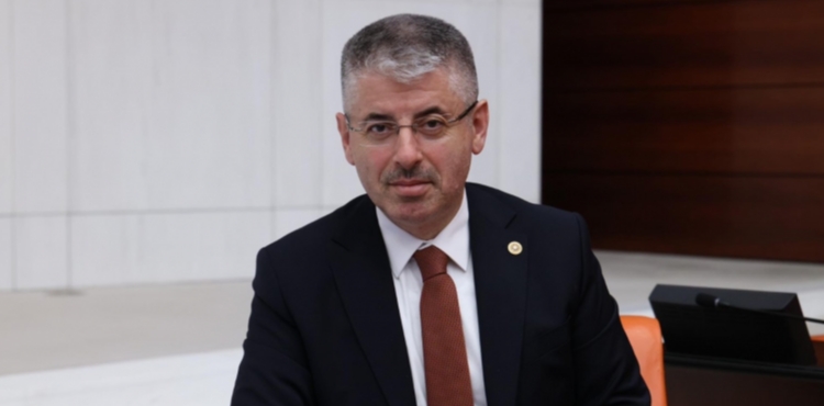 AK Parti�li �opuro�lu: Hi� kimse devletin kurumlar�n� hedef alarak siyaset yapamaz