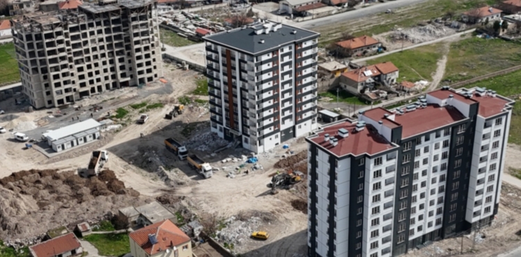 ANBAR 2. ETAP KENTSEL D�N���M BLOKLARI HIZLA Y�KSEL�YOR