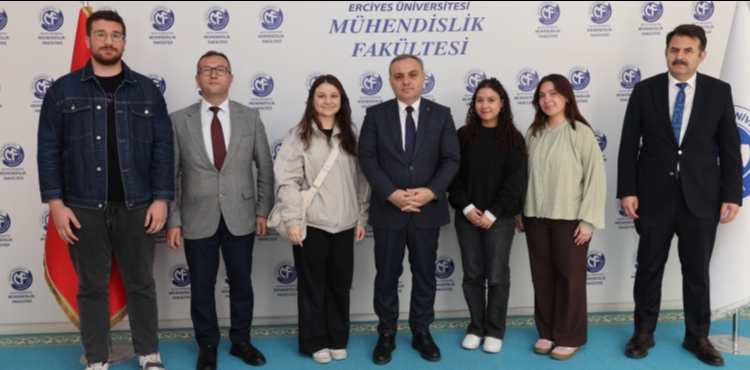 Rekt�r Prof. Dr. Altun, IEEE Kul�b� ��rencileri ile Bir Araya Geldi