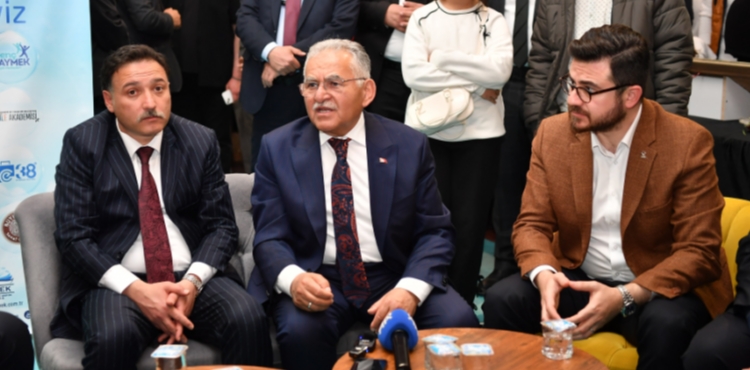 KAYSERݒDE 8��NC� K�TAP FUARI KAPILARINI A�TI: K�TAP VE K�LT�R DOLU 10 G�N