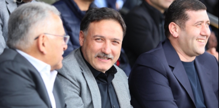 Erciyes38 FK ma��n� izleyen Vali �i�ek: Mutluluk ya��yoruz