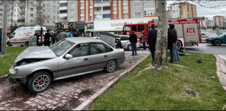 �ki otomobil �arp��t�: 3 yaral�
