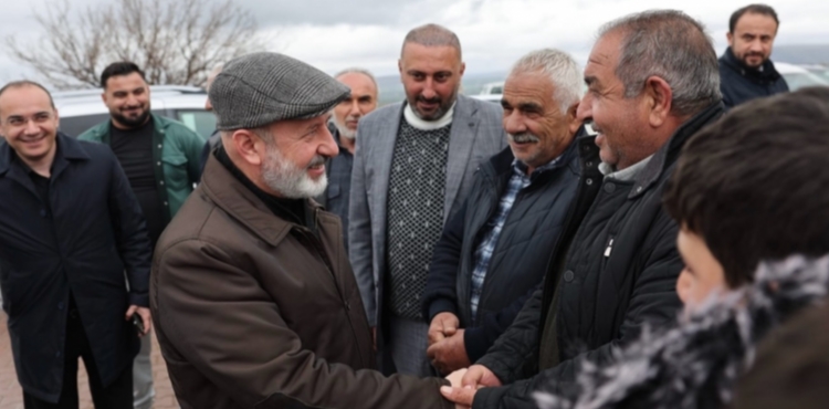 BA�KAN �OLAKBAYRAKDAR, KIRSAL MAHALLEDE VATANDA�LARLA B�R ARAYA GELD�