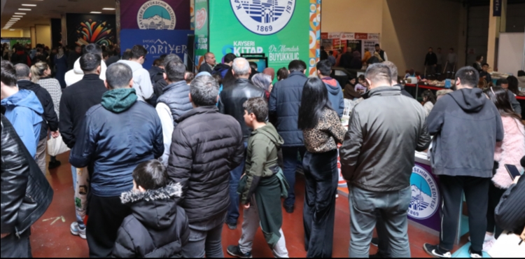 8. KAYSER� K�TAP FUARI�NDA KAYMEK STANDINA YO�UN �LG�