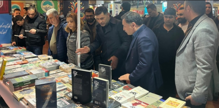 �LK� OCAKLARI KAYSER� �L BA�KANLI�I, K�TAP FUARI�NDA YO�UN �LG�N�N MERKEZ� OLDU