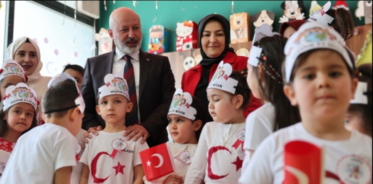 BA�KAN �OLAKBAYRAKDAR�DAN 23 N�SAN MESAJI