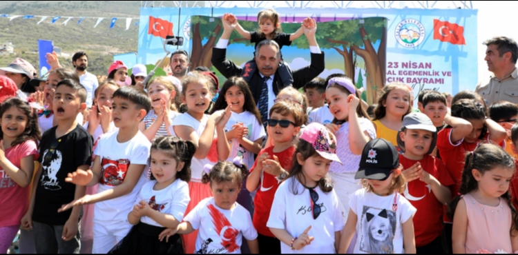 BA�KAN YAL�IN'DAN 23 N�SAN MESAJI