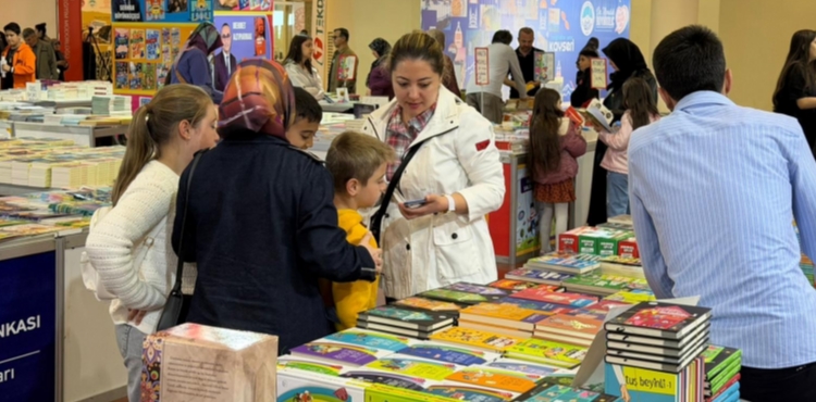 8. KAYSER� K�TAP FUARI�NA SON �K� G�NDE YO�UN �LG�: K�TAP KOKUSU ALMAYAN KALMASIN!