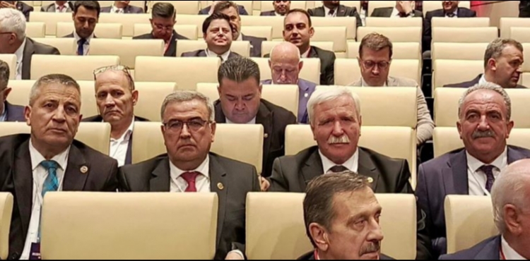 CHP�li 4 belediye ba�kan� �zg�r �zel�in toplant�s�na kat�ld�