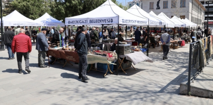 MEL�GAZ� BELED�YES� ANT�KA PAZARI KOLEKS�YONERLER� B�R ARAYA GET�RD�