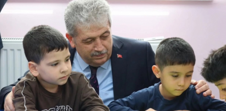 AK Parti�li �zsoy�dan Yahyal��da Kur�an Kursuna ziyaret