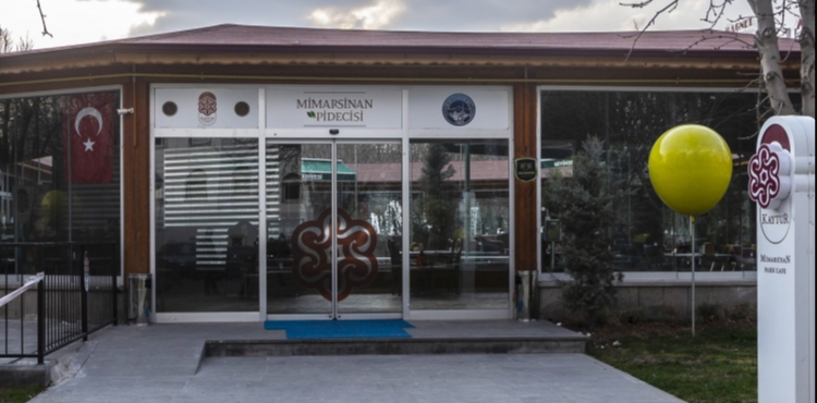 B�Y�K�EH�R�DEN GASTRONOM� HAMLES�: M�MARS�NAN P�DEC�S� YEN�LEND�