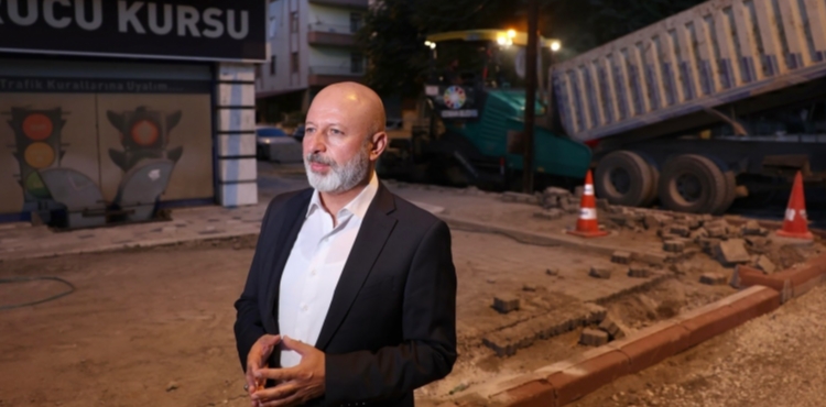 BA�KAN �OLAKBAYRAKDAR; �GECE G�ND�Z �ALI�IYOR, �EHR� GELECE�E HAZIRLIYORUZ�