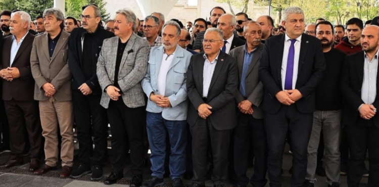Hayat�n� kaybeden MHP �l Ba�kan Yard�mc�s� Korkmaz, son yolculu�una u�urland�