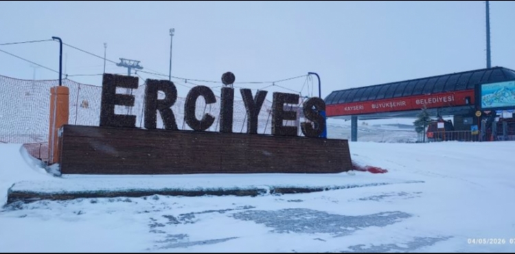 Erciyes�e may�s ay�nda kar ya�d�
