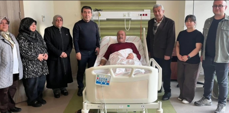 Ba�kan Metin�den �ehit babas�na ziyaret