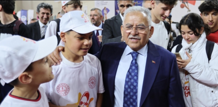 BA�KAN B�Y�KKILI�, U�AN KAYKAY PROJESݒNDE GEN�LERLE BULU�TU