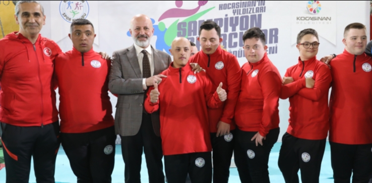 KOCAS�NAN BELED�YESPOR DOWN FUTBOL TAKIMI T�RK�YE �AMP�YONU OLDU